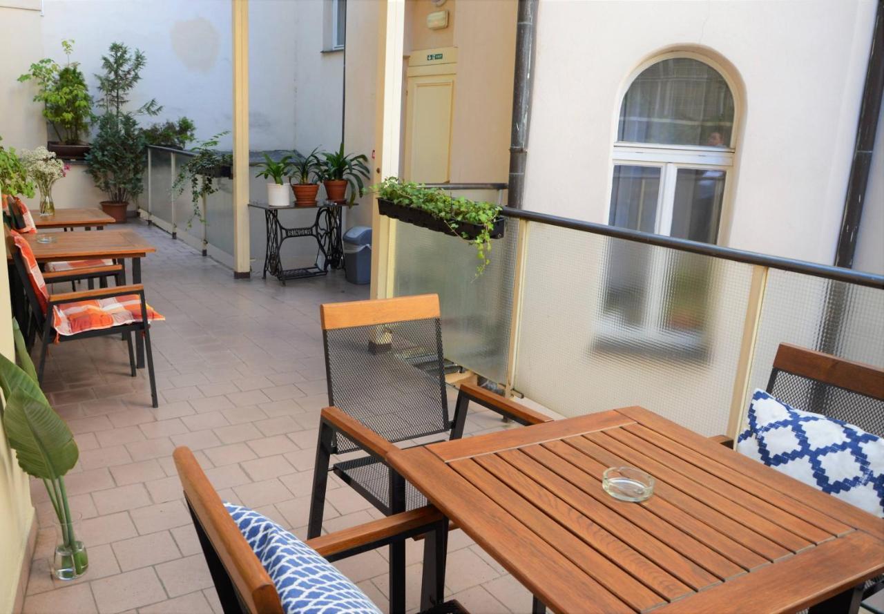 Self-Service Hotel Ostas Praha Екстериор снимка