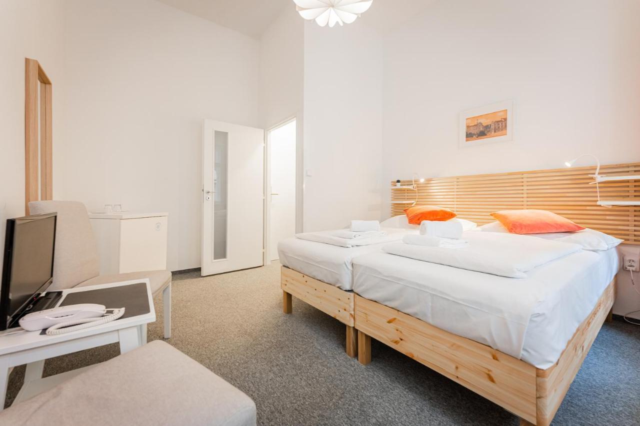 Self-Service Hotel Ostas Praha Екстериор снимка